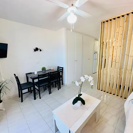 Quiet Studio, Incredible Views, Climatized Pool, Free Wifi Appartamento