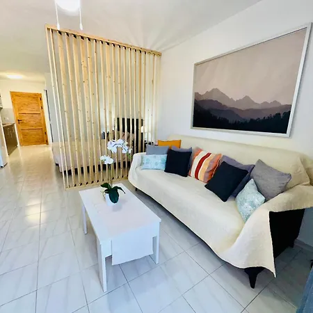 Quiet Studio, Incredible Views, Climatized Pool, Free Wifi Appartamento