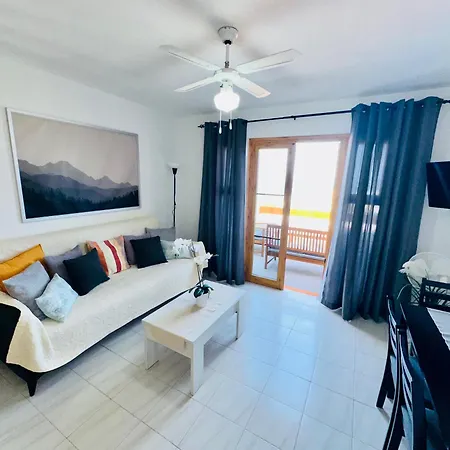 Quiet Studio, Incredible Views, Climatized Pool, Free Wifi Appartamento